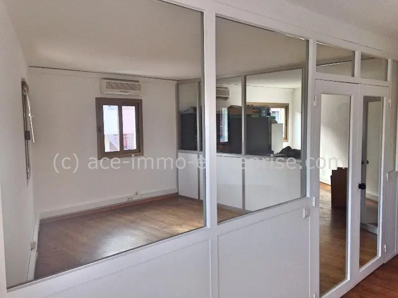 Bureau à louer - Saint-Laurent-Du-Var (06700) - 40 m² - 700 €/mois