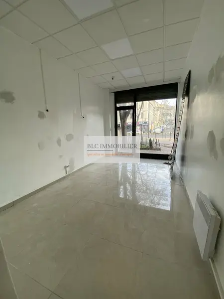 À LOUER LOCAL COMMERCIAL 28 m² 13004 MARSEILLE 