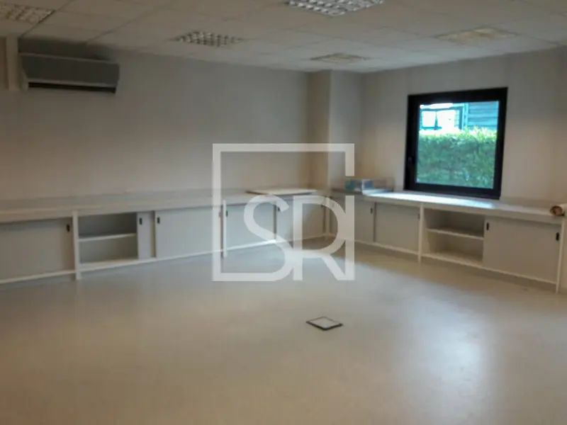LOCATION BUREAUX 328 m² - QUARTIER LE BREZET - 63000 CLERMONT-FERRAND 
