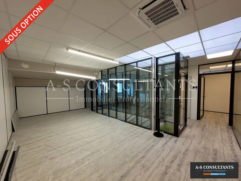 A louer Bureaux 99m² Genas