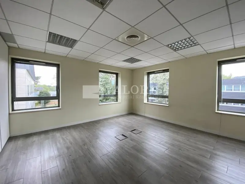 A louer Bureaux 1691m² Limonest