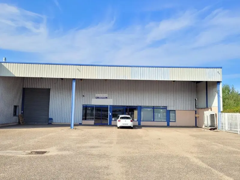 Entrepôt / Activité à louer - Saint-Étienne-Du-Rouvray (76800) - 4709 m² - 28...