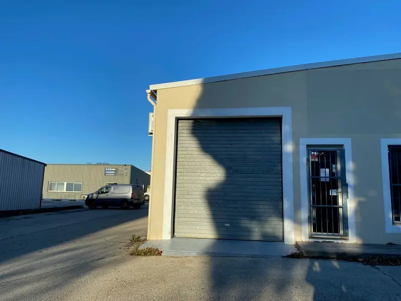 LOCAL  360m² A LOUER 13400 AUBAGNE