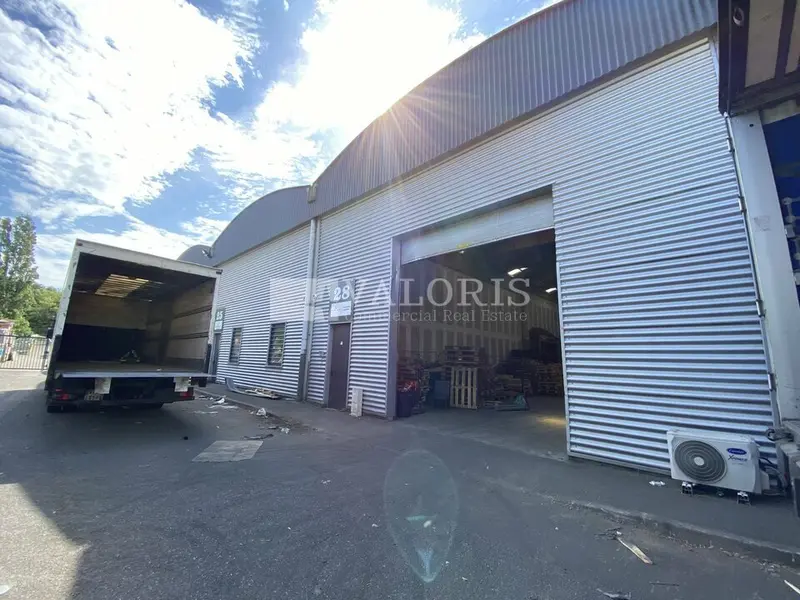 A louer Locaux d'activité 1990m² Saint-Priest