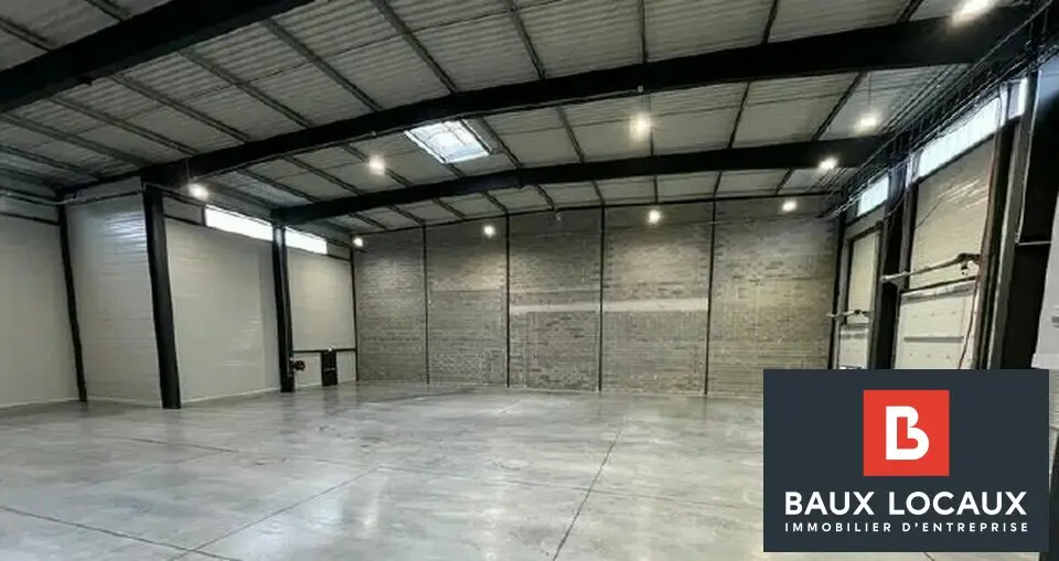 NIMES  A LOUER LOCAL D'ACTIVITE 970M² ENVIRON NEUF