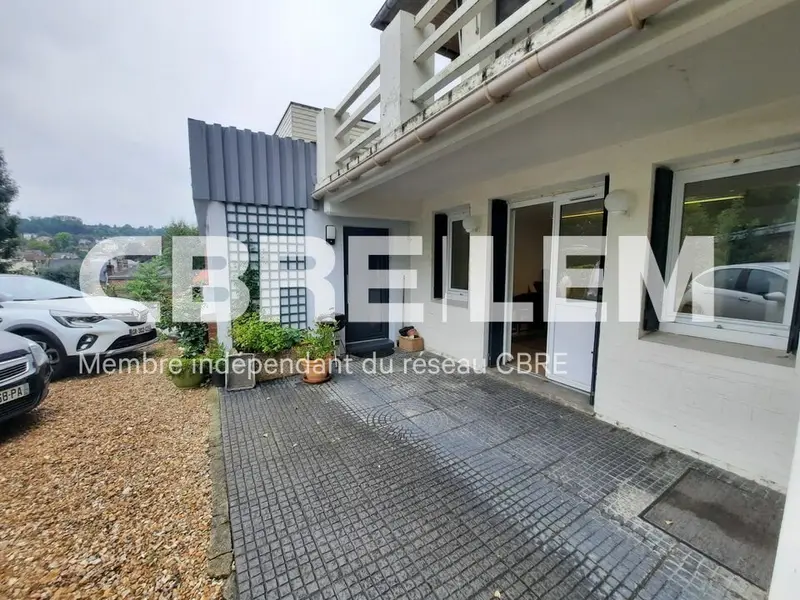 Bureaux lumineux et calmes.