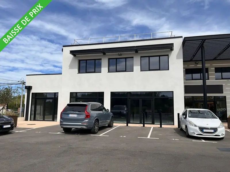A louer Local commercial  687m² Éguilles