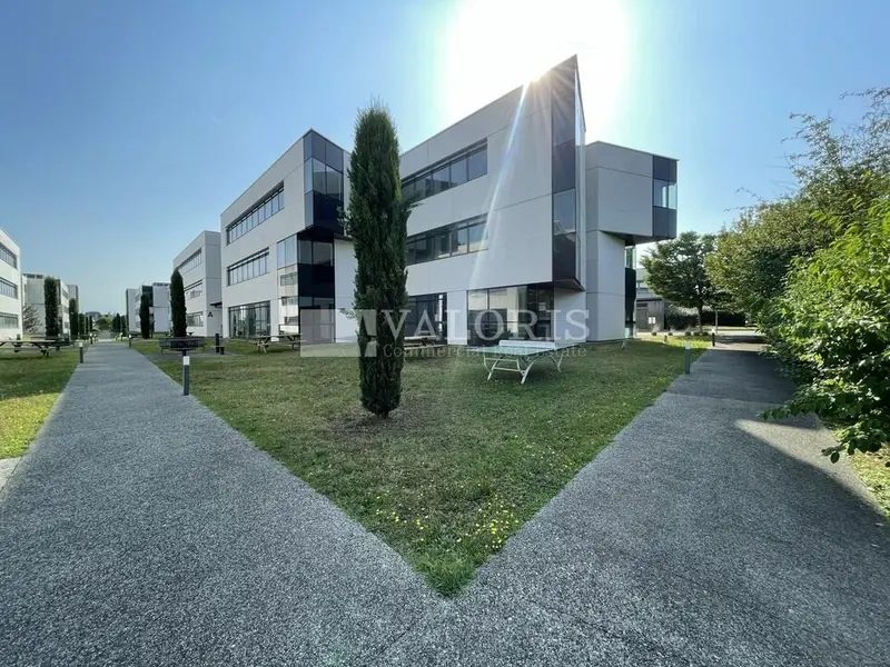 A vendre Bureaux 2565m² Saint-Priest