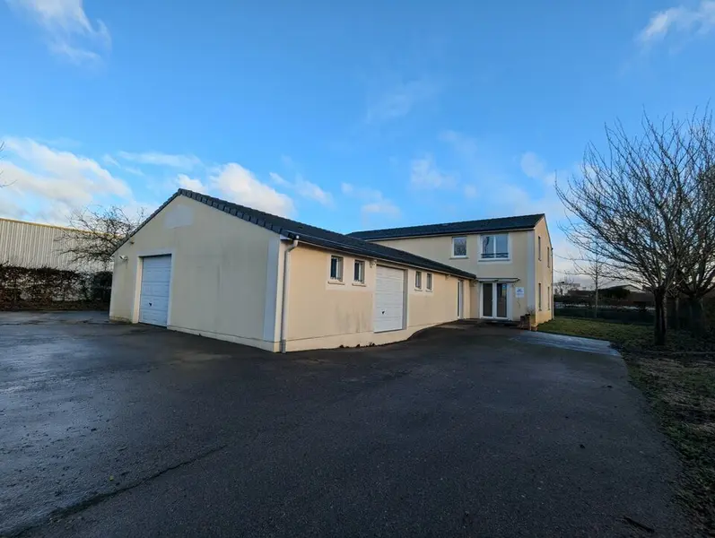 LOCAL D'ACTIVITE A VENDRE SUR VAL DE REUIL 