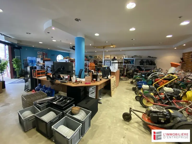 LOCATION  LOCAL COMMERCIAL  255 M²  VERN-SUR-SEICHE
