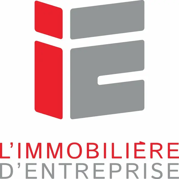 VENTE  CELLULE COMMERCIALE  300 m²  VITRÉ