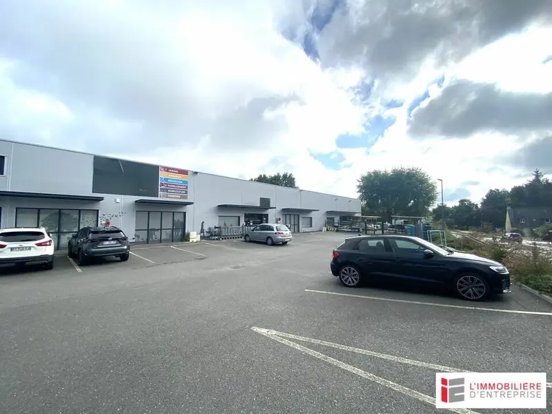 LOCATION  CELLULE COMMERCIALE  1 000 m²  SAINT-GILLES