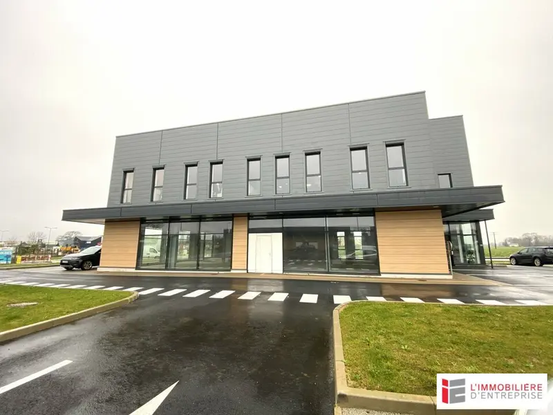 LOCATION  LOCAL DE RESTAURATION  300 m² + TERRASSE  MORDELLES  