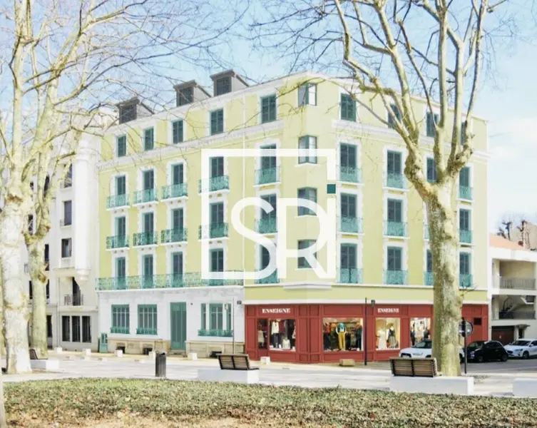 LOCATION LOCAL COMMERCIAL 64 M² - PARC KENNEDY - 03200 VICHY 