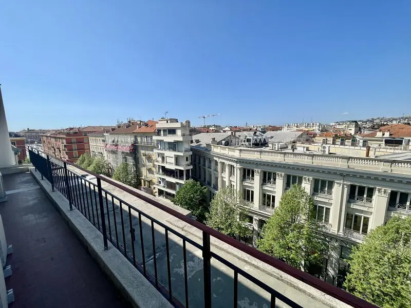 A louer Bureaux 181m² Nice