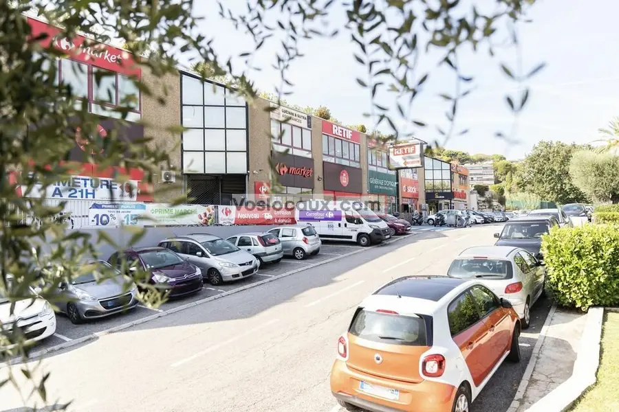 A louer Locaux d'activité 1000m² Villeneuve-Loubet