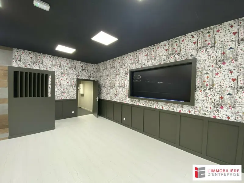 LOCATION  CELLULE COMMERCIALE  68 M²  PLEUMELEUC