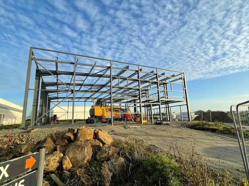 Local d'activité à louer  300 m² à THEIX