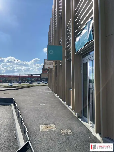 A louer Locaux d'activité 137m² Châteaugiron