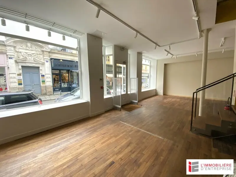 LOCATION  CELLULE COMMERCIALE  210 M²  RENNES