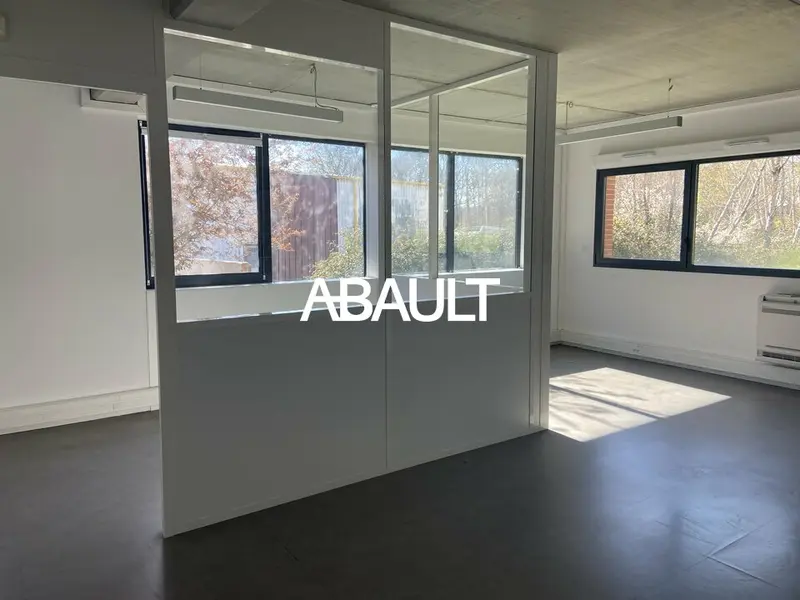 A LOUER BUREAUX EN RDC D ENVIRON 278M² DIVISIBLE