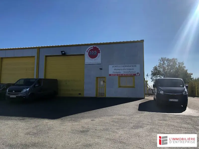 Bâtiment industriel à louer  457 m²  Accès immédiat RN165