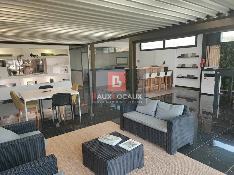 LOCATION D'UN BEAU LOCAL COMMERCIAL D'ENVIRON 150 m²