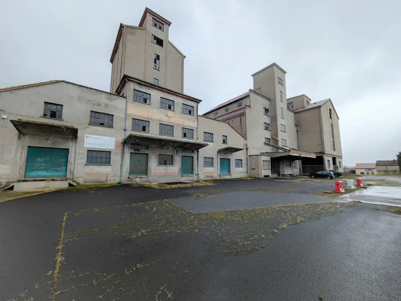 A VENDRE local d'activité Gannat (03300 Cusset)