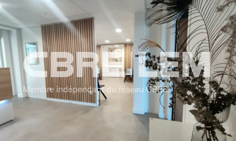 A vendre Bureaux 166.81m² Caen