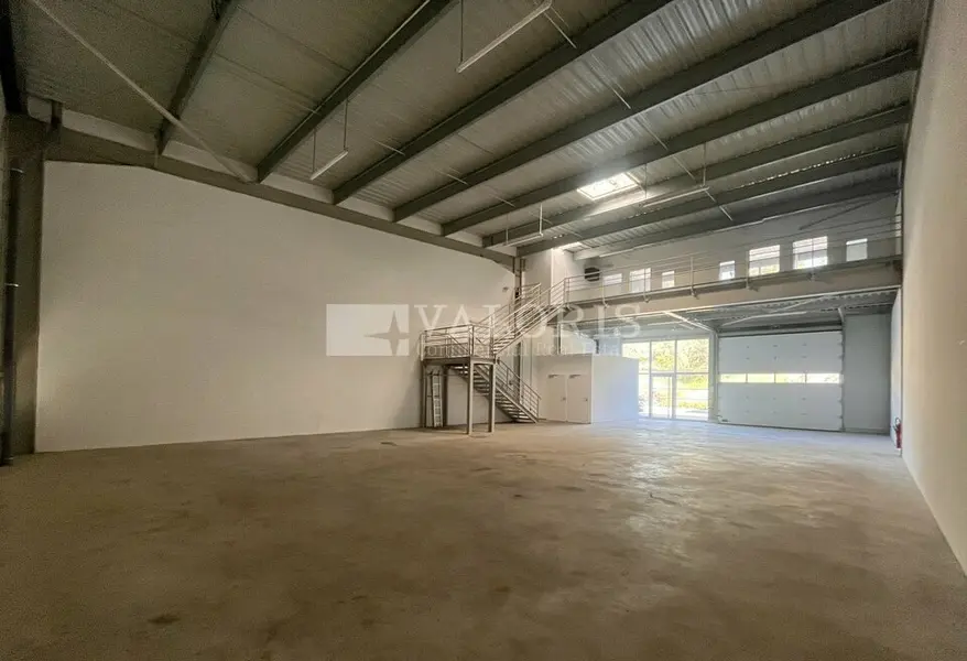 A louer Entrepôt 720m² La Ciotat