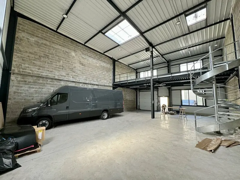 A louer Locaux d'activité 220m² Mauregard