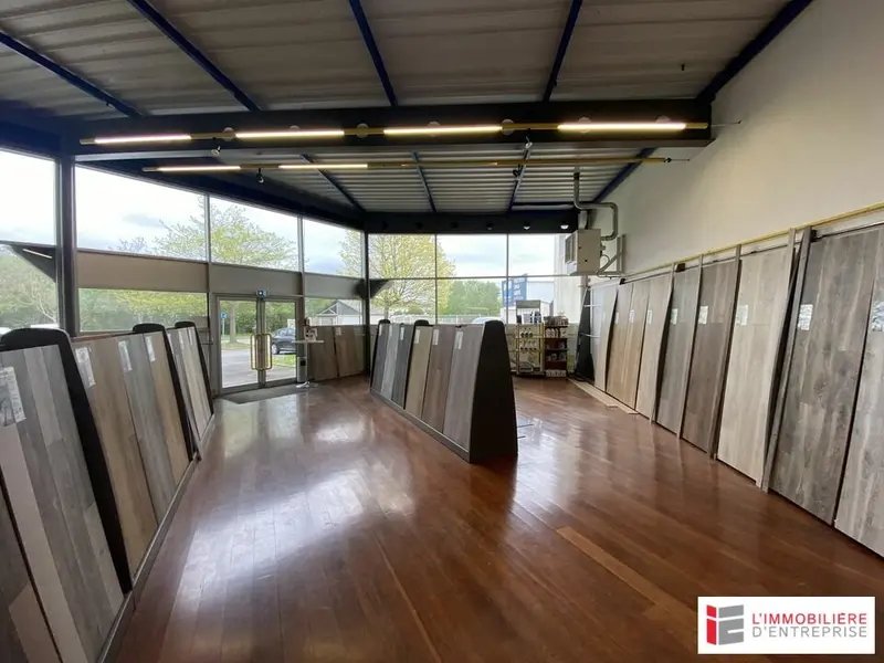 A louer Local commercial  600m² Chantepie
