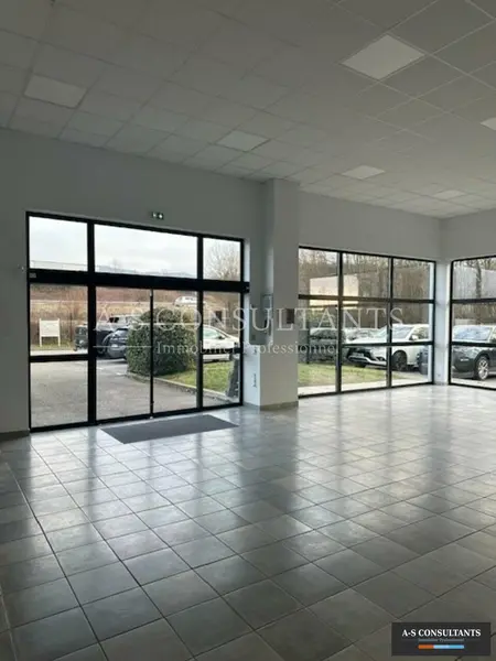 A louer Local commercial  178m² Montagny-les-Lanches