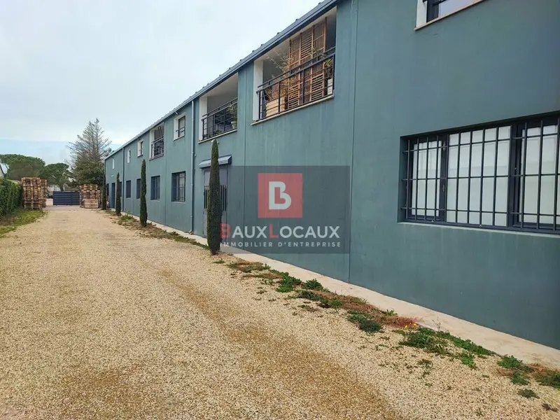 ENTREPOT/ACTIVITES D'ENVIRON 750 m² 