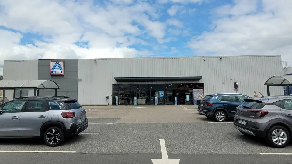 A louer Local commercial  1980m² Belbeuf