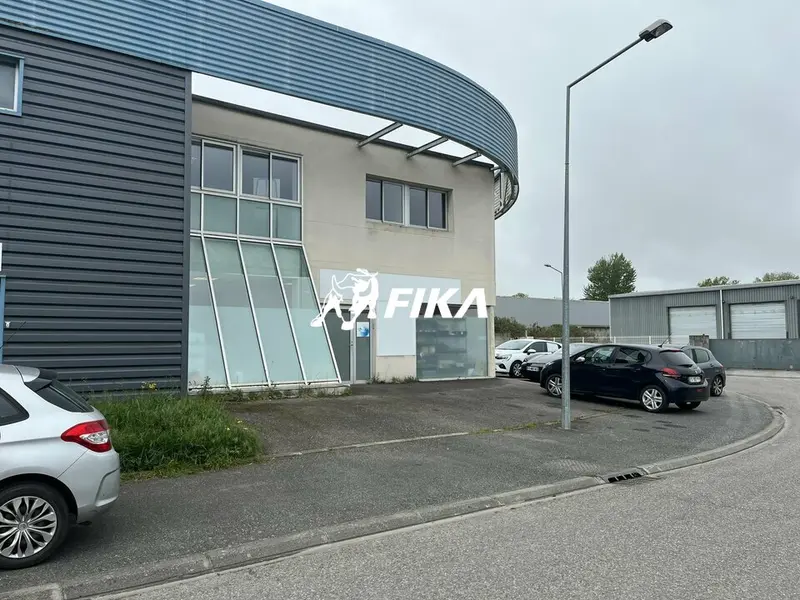 LOCAL D'ACTIVITÉ A VENDRE