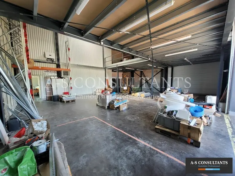 A louer Locaux d'activité 484m² Apprieu