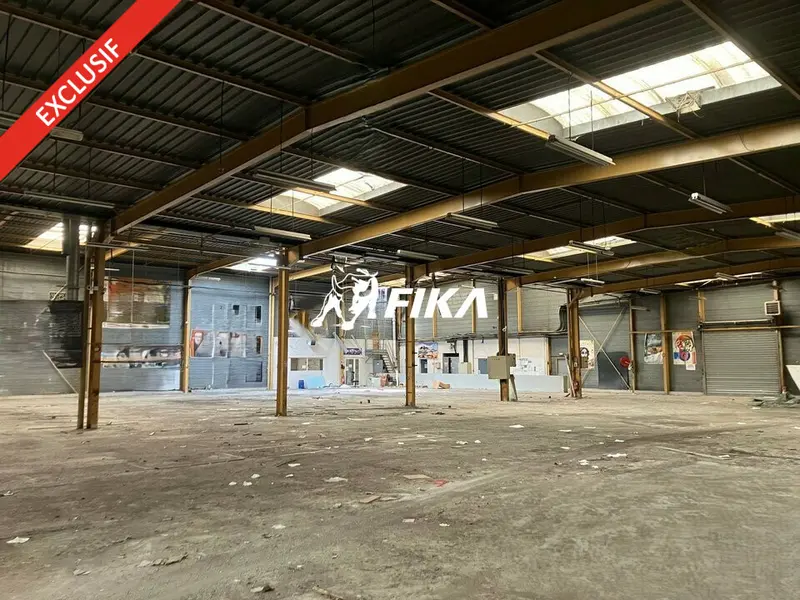 A VENDRE ENTREPOT D'ACTIVITÉ 2600 m² - (31100) TOULOUSE