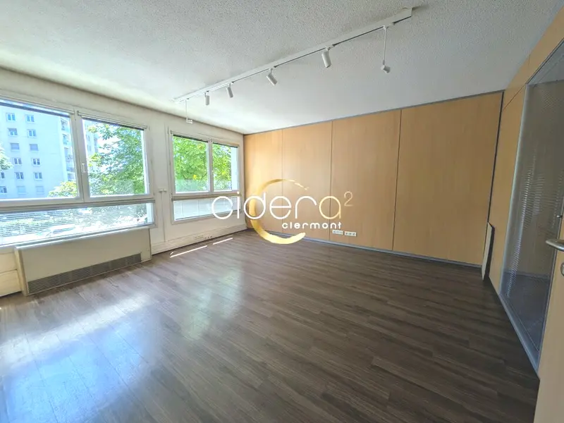 A louer Bureaux ~230m² en 1er étage 