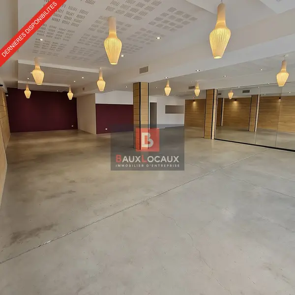 A louer Local commercial  250m² Éguilles