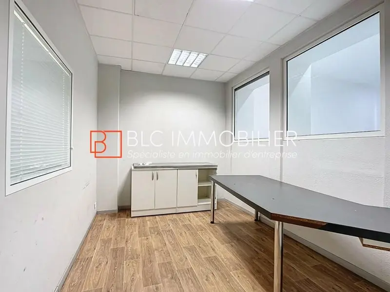 LOCAL PROFESSIONNEL A LOUER 160 M² au RDC CENTRE VILLE 13001 MARSEILLE