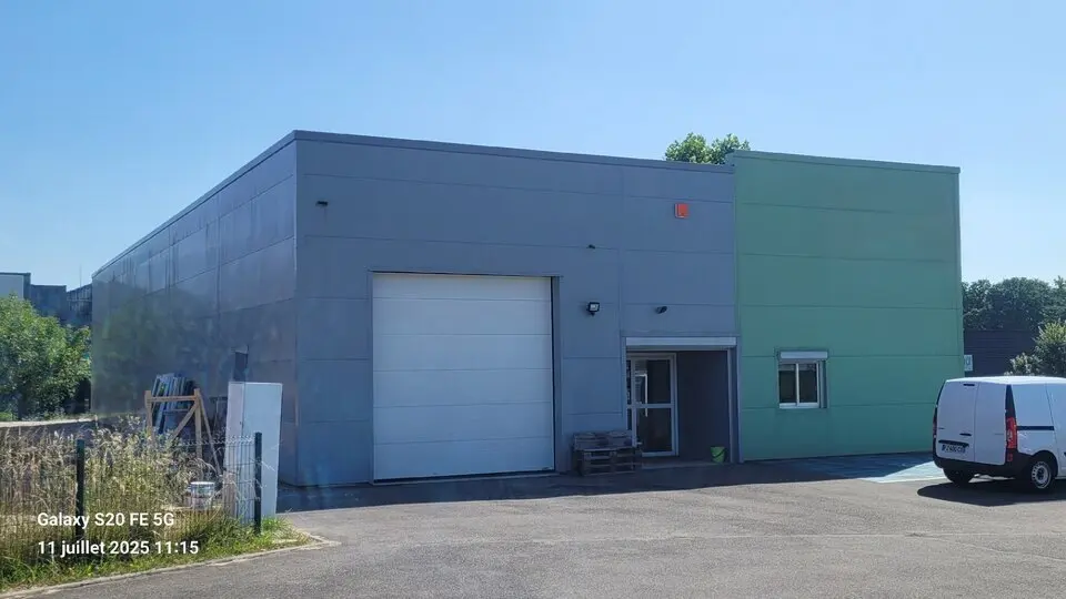 A louer Locaux d'activité 438m² Saint-Jean-du-Cardonnay