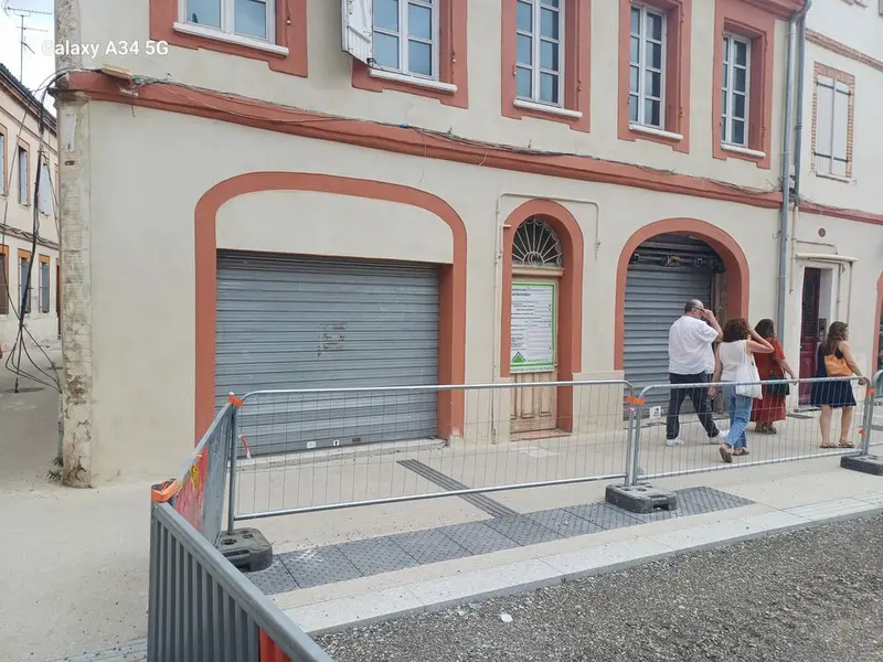Toulouse gd rue Saint Michel A louer ou à vendre 2 locaux commerciaux