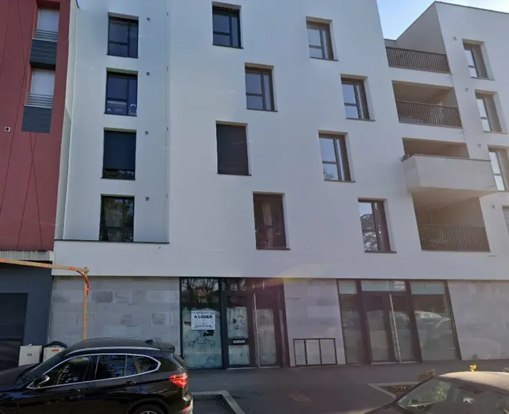 A louer Local commercial  80m² Décines-Charpieu
