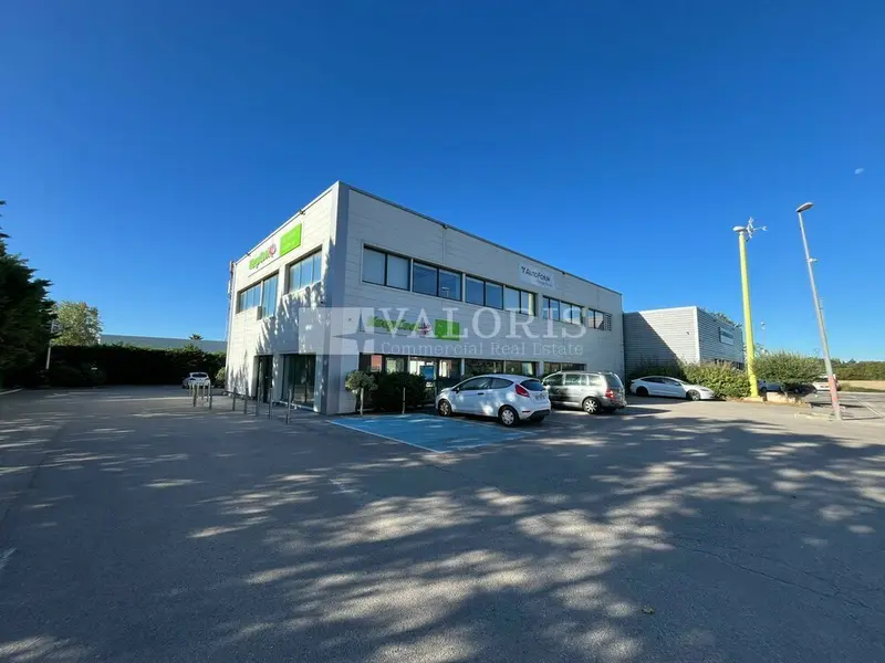 A louer Local commercial  380m² Éguilles