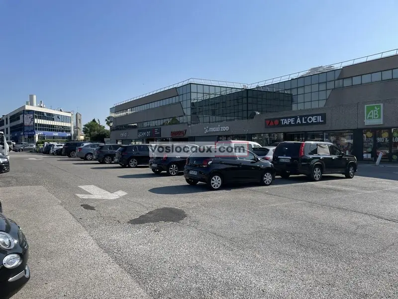A vendre : bureaux de 180 m2 VILLENEUVE LOUBET avec parking 