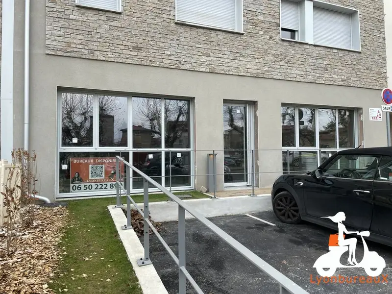 VENTE - LOCAL COMMERCIAL - 75 m2+ parking - 69510 SOUCIEU EN JARREST
