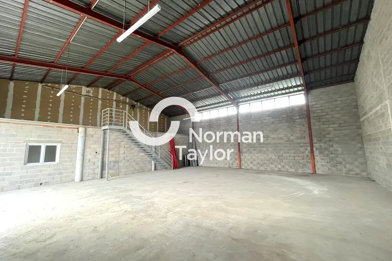 Bâtiment mixte de 460 m² environ à louer - Vendargues