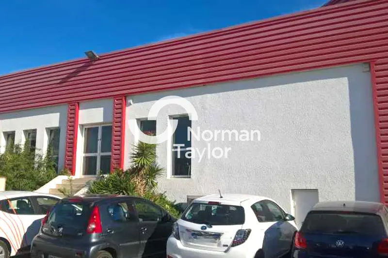 Ensemble immobilier composés de plusieurs lots de bureaux