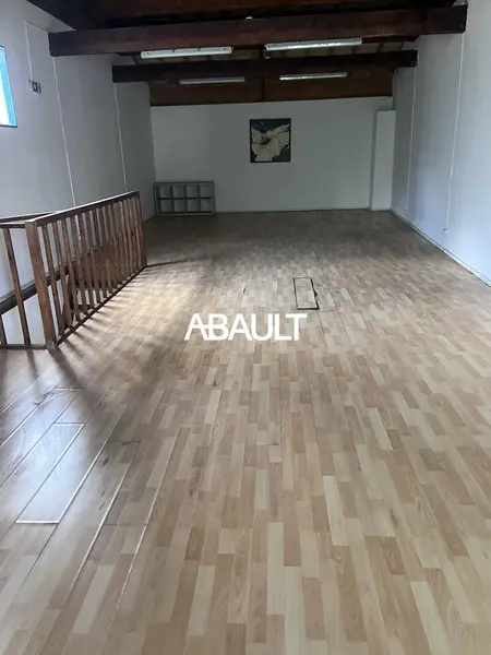 A LOUER LOCAL COMMERCIAL SECTEUR CROIX DAURADE 